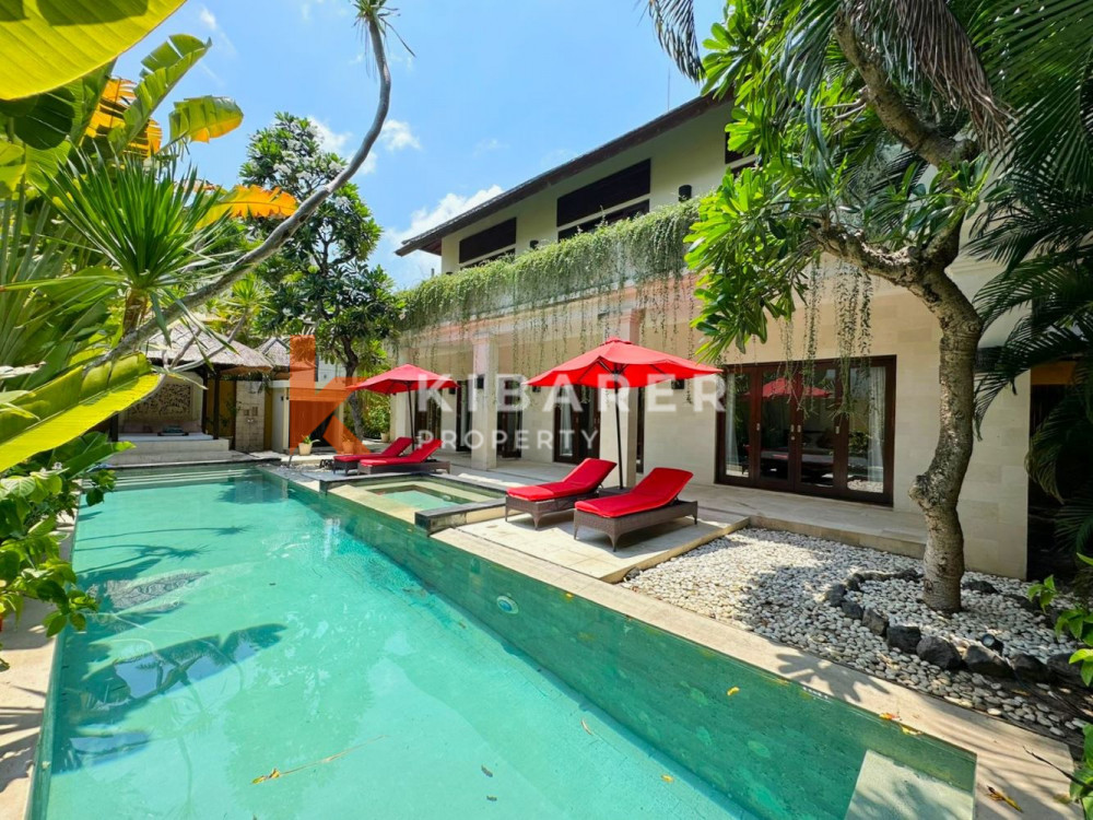 Gorgeously Three Bedroom Enclosed Living Villa In Prime Area Of Seminyak