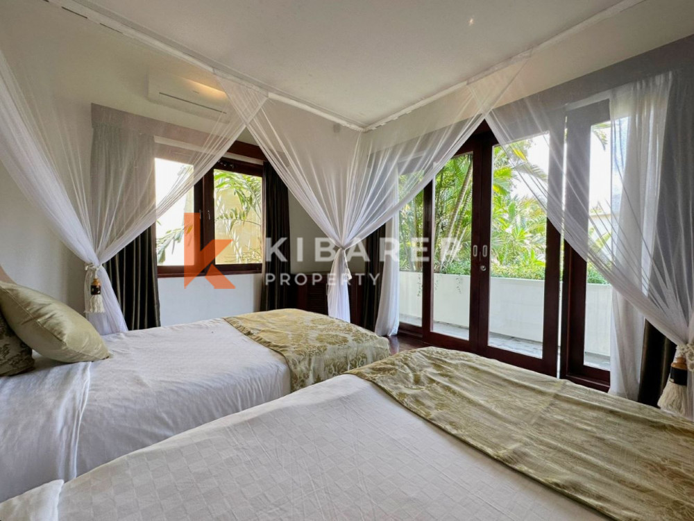 Gorgeously Three Bedroom Enclosed Living Villa In Prime Area Of Seminyak