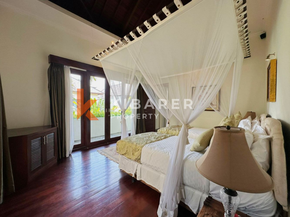 Gorgeously Three Bedroom Enclosed Living Villa In Prime Area Of Seminyak