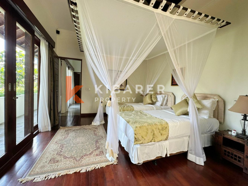 Gorgeously Three Bedroom Enclosed Living Villa In Prime Area Of Seminyak