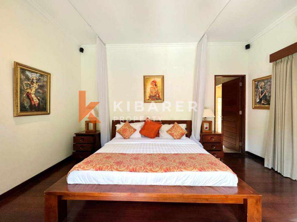 Gorgeously Three Bedroom Enclosed Living Villa In Prime Area Of Seminyak