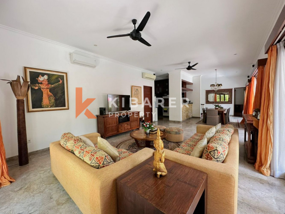 Gorgeously Three Bedroom Enclosed Living Villa In Prime Area Of Seminyak