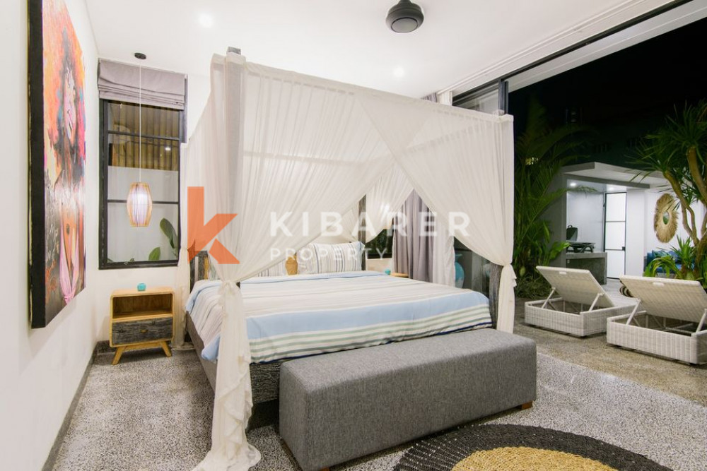 Vila Empat Kamar Tidur yang menakjubkan terletak di Canggu