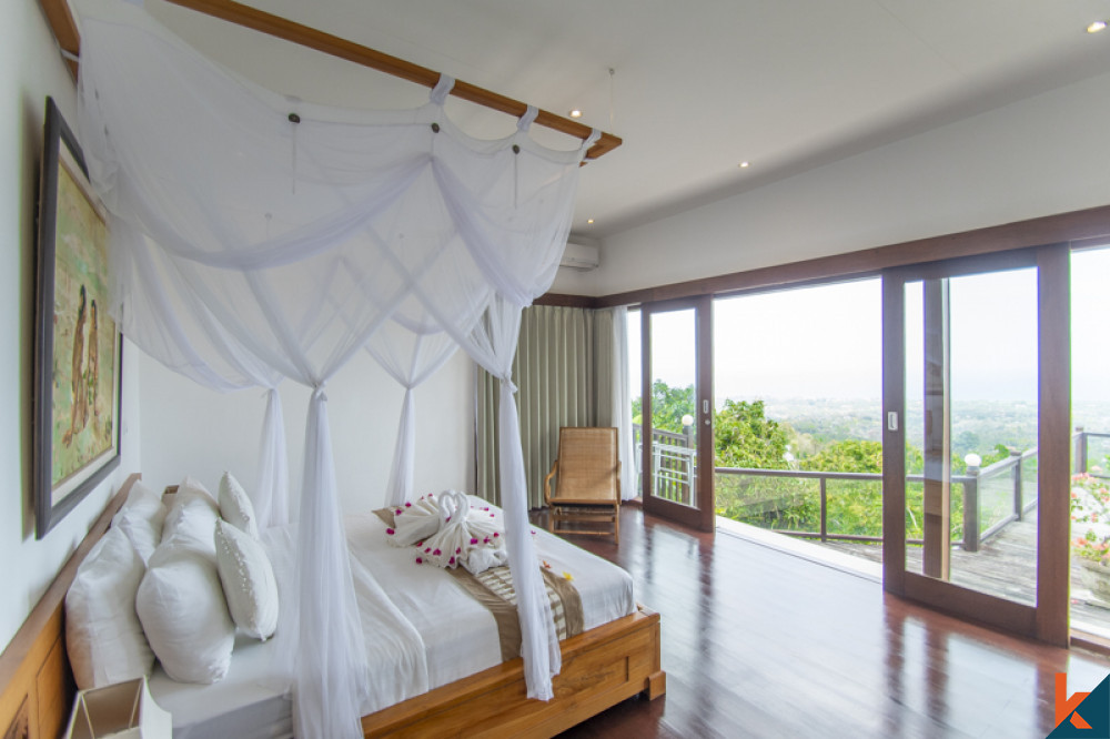 Vila dua kamar tidur di puncak bukit yang indah dengan pemandangan laut yang menakjubkan