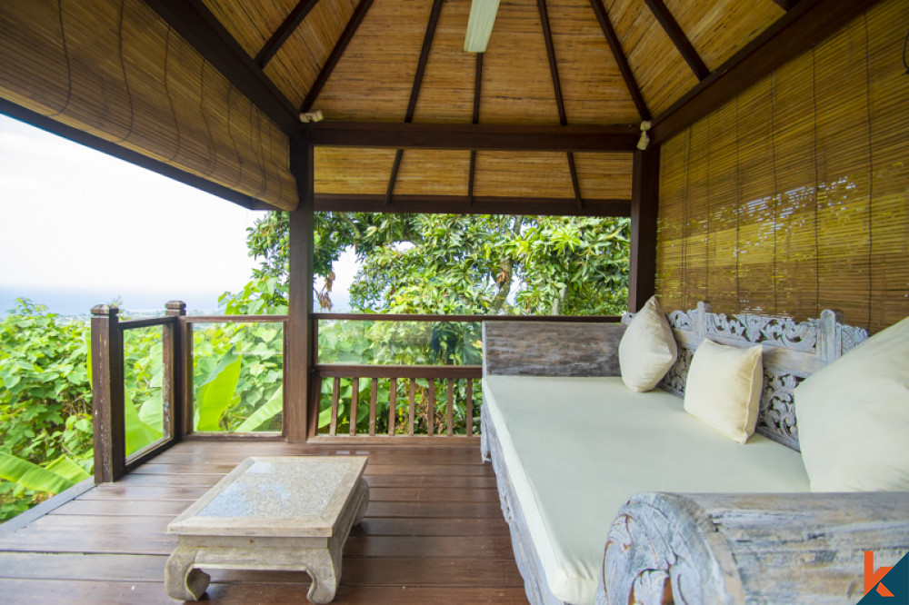 Vila dua kamar tidur di puncak bukit yang indah dengan pemandangan laut yang menakjubkan