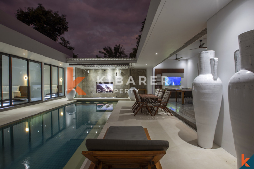 Luxurious High End Three Bedrooms Enclosed Living Villa Situated In Drupadai Seminyak