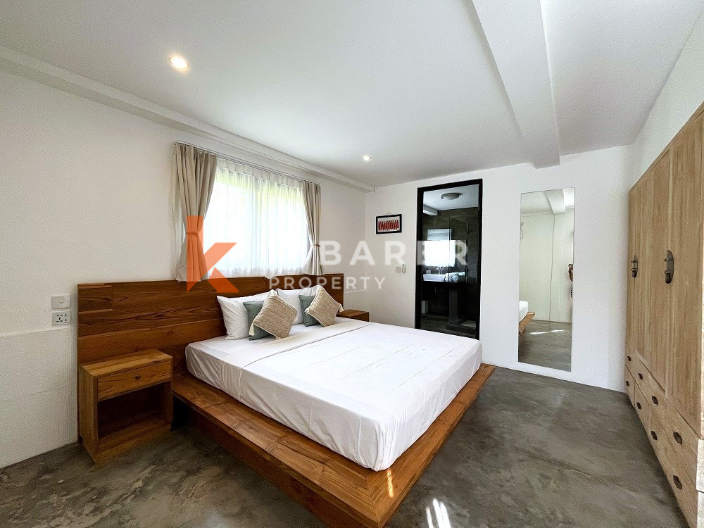Newly Renovated Three Bedrooms Closed Living Villa Walking Distance To Double Six Beach