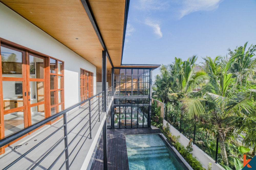 Belle propriété de cinq chambres à coucher, neuve et moderne