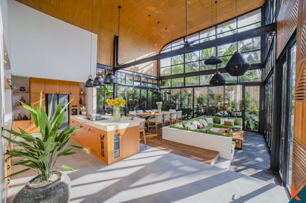 Belle propriété de cinq chambres à coucher, neuve et moderne