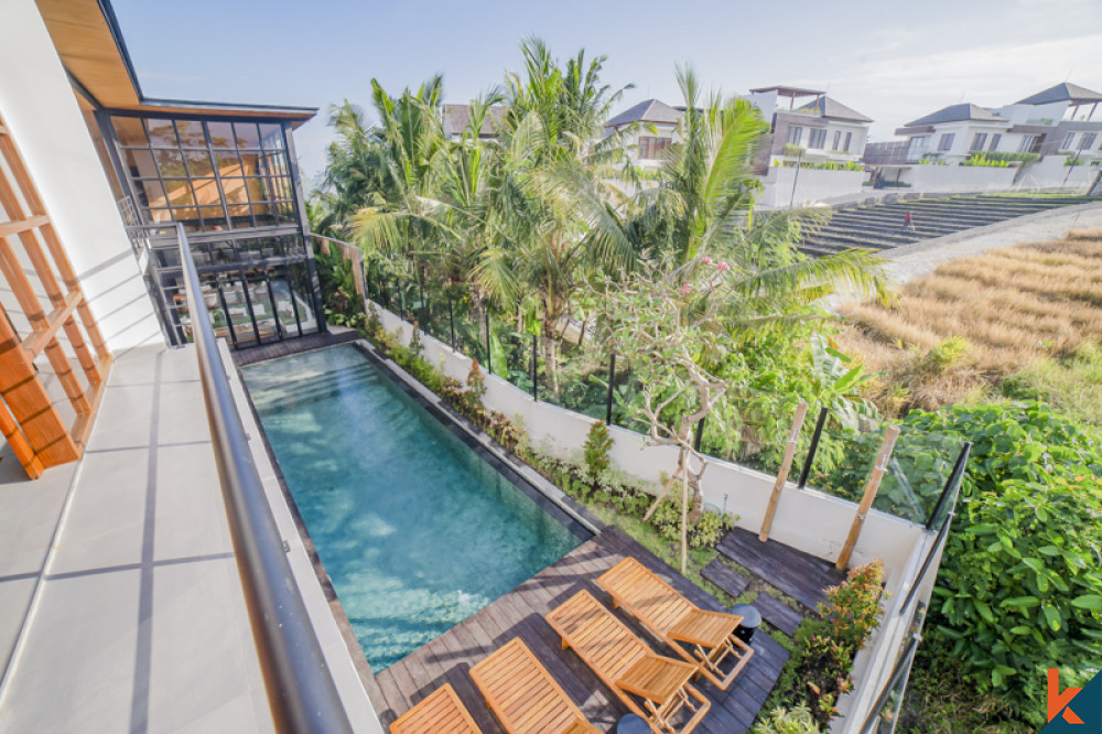 Nouvelle villa de cinq chambres à proximité de la plage