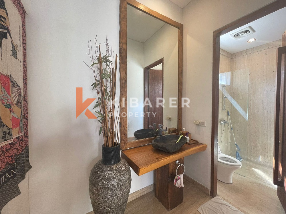 Vila Tertutup Empat Kamar Tidur yang Indah di Seminyak