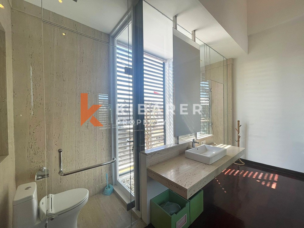 Vila Tertutup Empat Kamar Tidur yang Indah di Seminyak