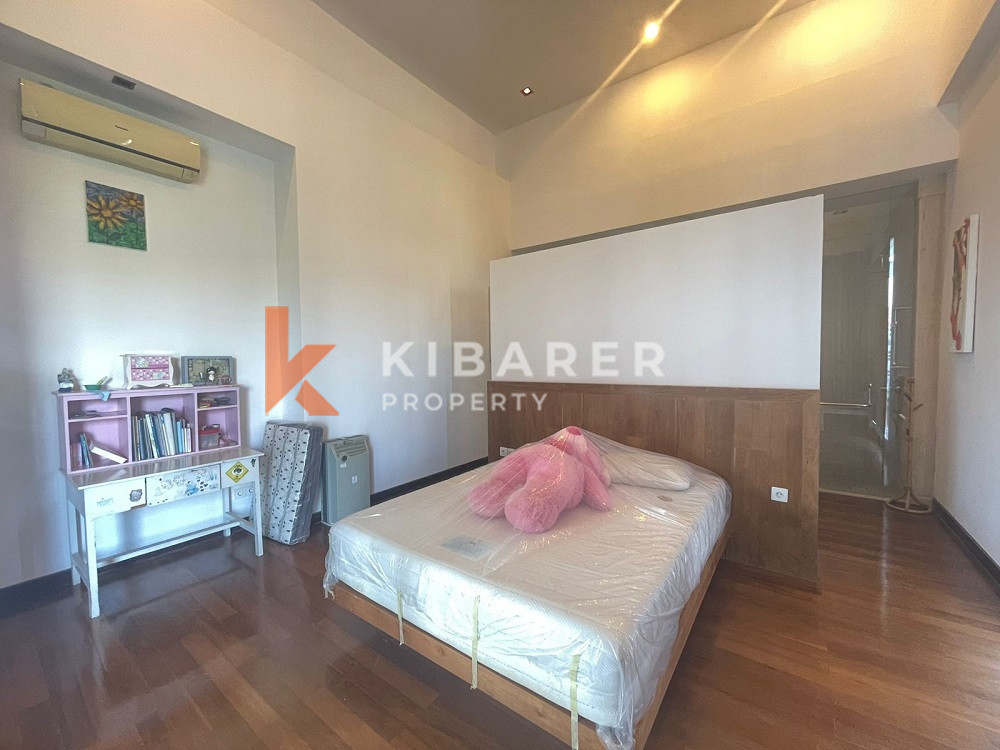 Vila Tertutup Empat Kamar Tidur yang Indah di Seminyak