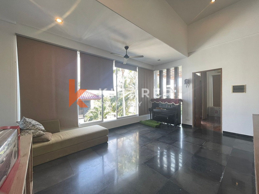 Vila Tertutup Empat Kamar Tidur yang Indah di Seminyak