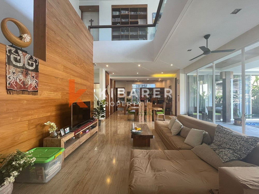 Vila Tertutup Empat Kamar Tidur yang Indah di Seminyak