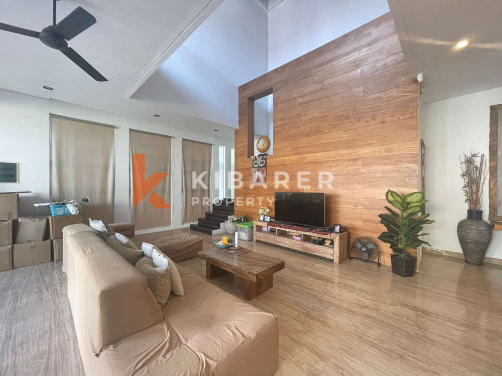 Vila Tertutup Empat Kamar Tidur yang Indah di Seminyak