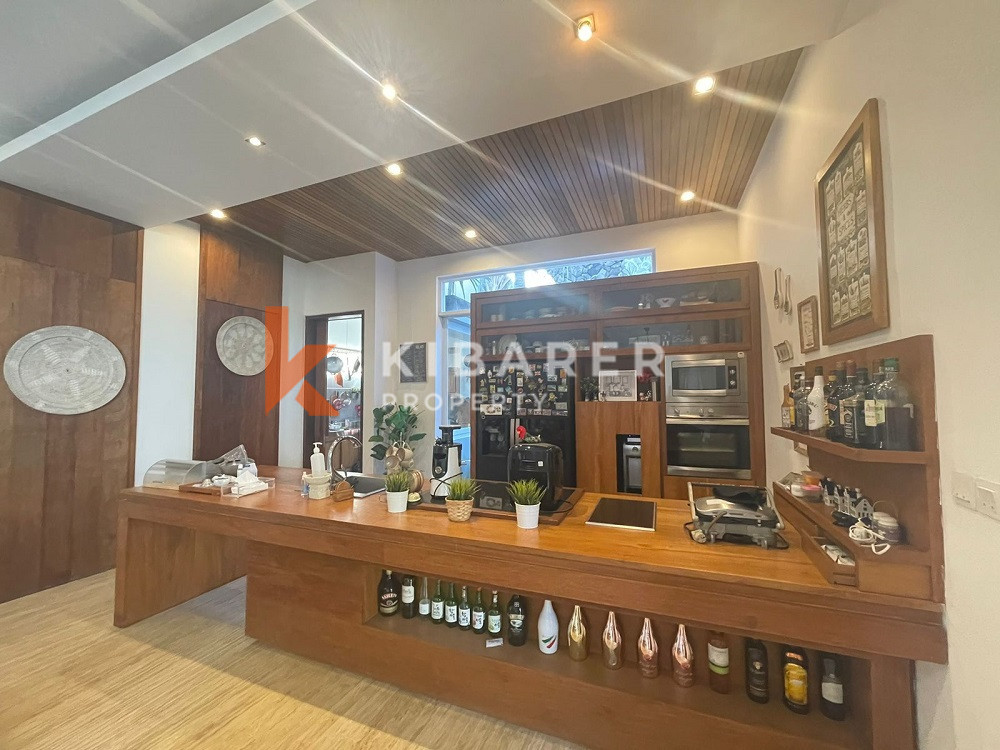 Vila Tertutup Empat Kamar Tidur yang Indah di Seminyak