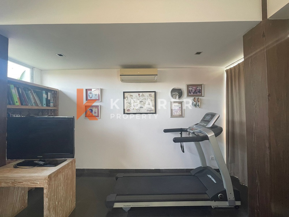 Vila Tertutup Empat Kamar Tidur yang Indah di Seminyak