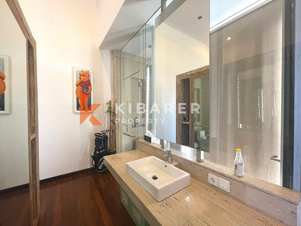 Vila Tertutup Empat Kamar Tidur yang Indah di Seminyak