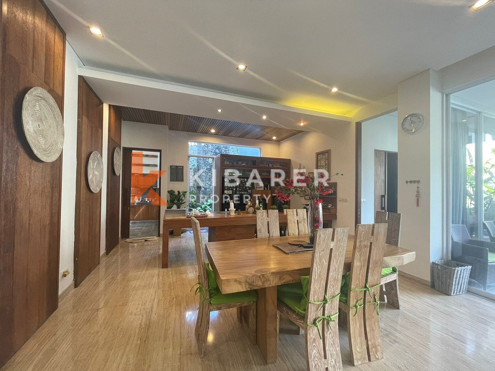 Vila Tertutup Empat Kamar Tidur yang Indah di Seminyak