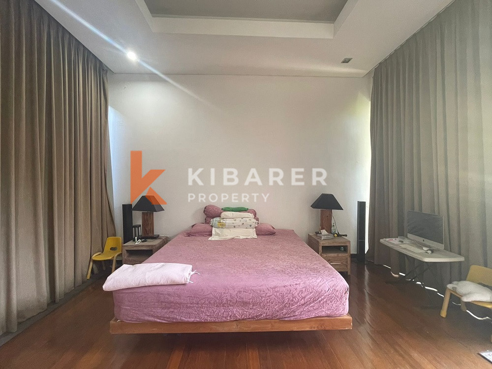 Vila Tertutup Empat Kamar Tidur yang Indah di Seminyak