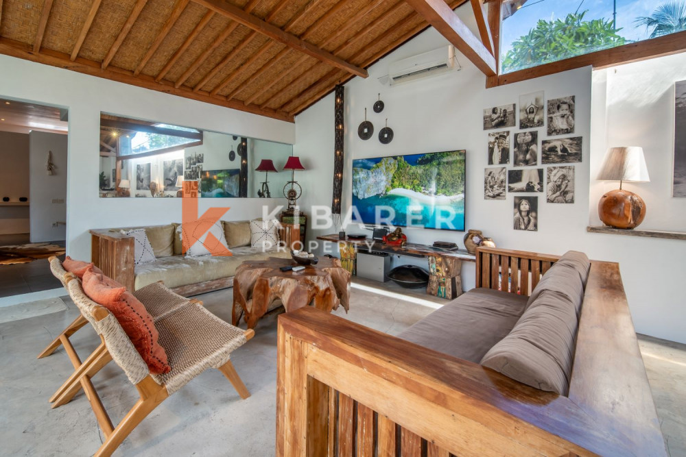 Villa de vie fermée de trois chambres confort tropical à Kerobokan