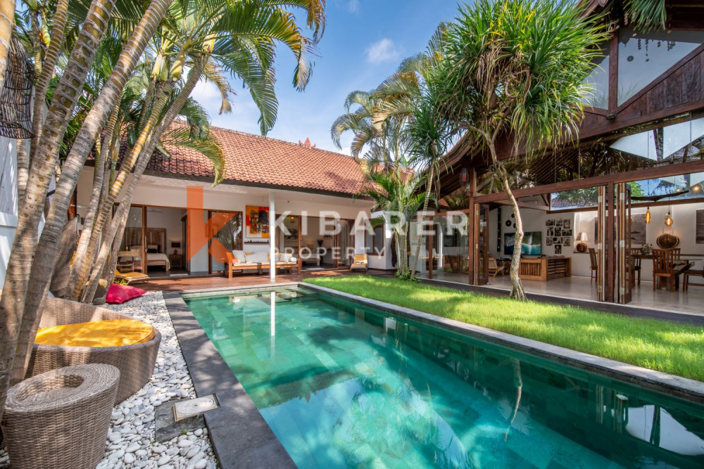 Villa de vie fermée de trois chambres confort tropical à Kerobokan