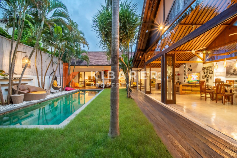 Villa de vie fermée de trois chambres confort tropical à Kerobokan