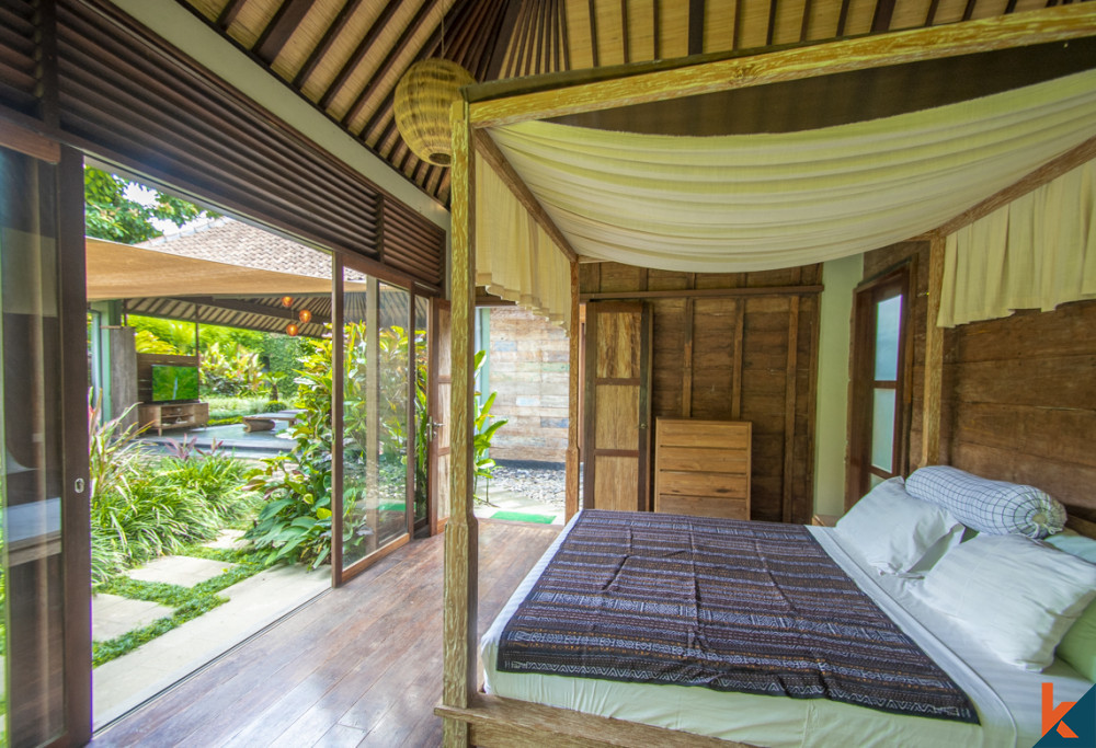 Rumah tradisional dua kamar tidur dengan pemandangan hutan di Ubud