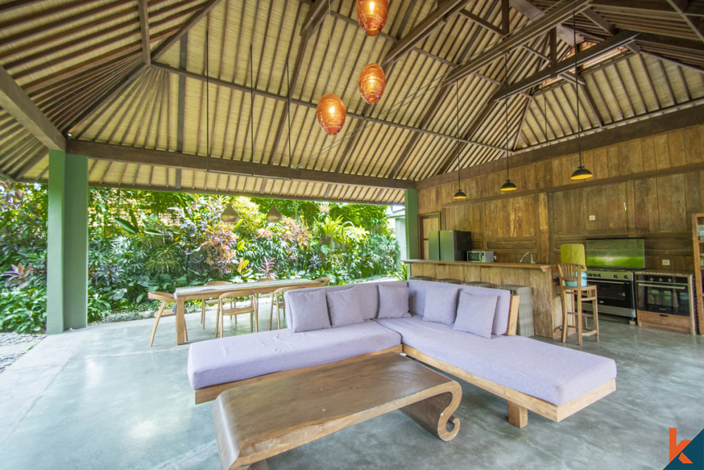 Rumah tradisional dua kamar tidur dengan pemandangan hutan di Ubud