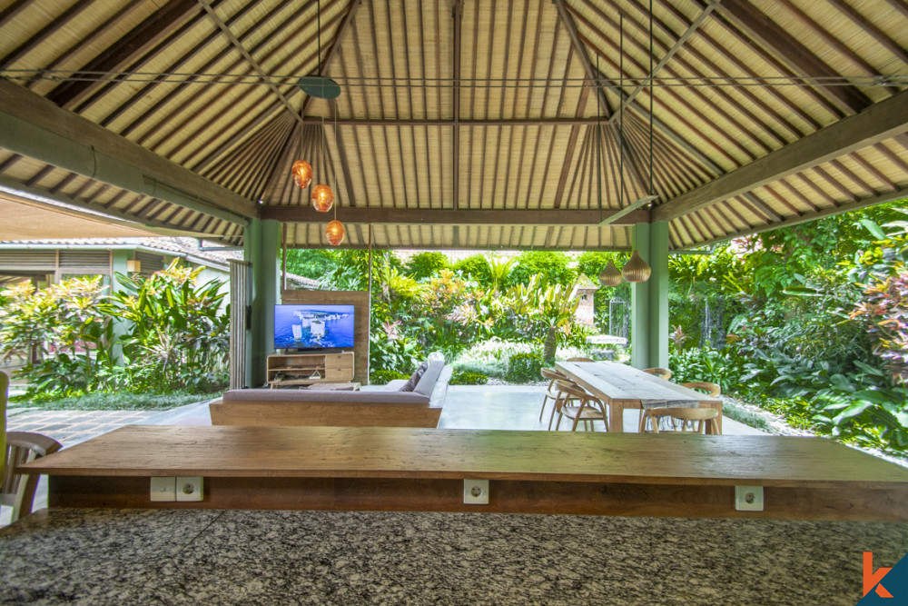 Rumah tradisional dua kamar tidur dengan pemandangan hutan di Ubud