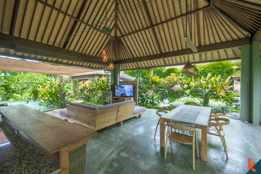 Property traditionnelle de deux chambres avec vue sur la jungle à Ubud