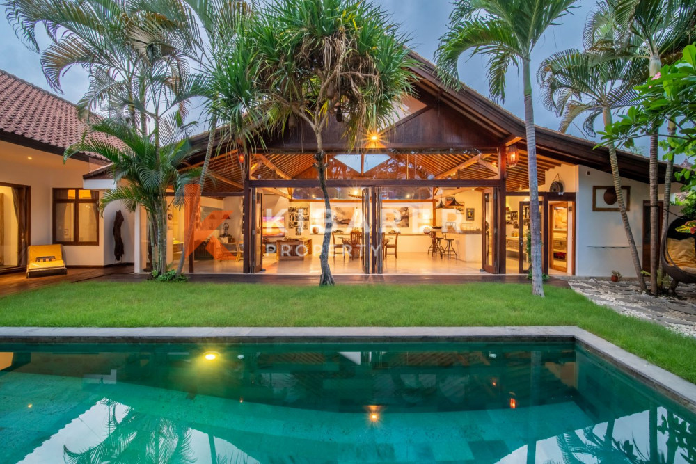 Villa tropicale et superbe de trois chambres à coucher à Kerobokan