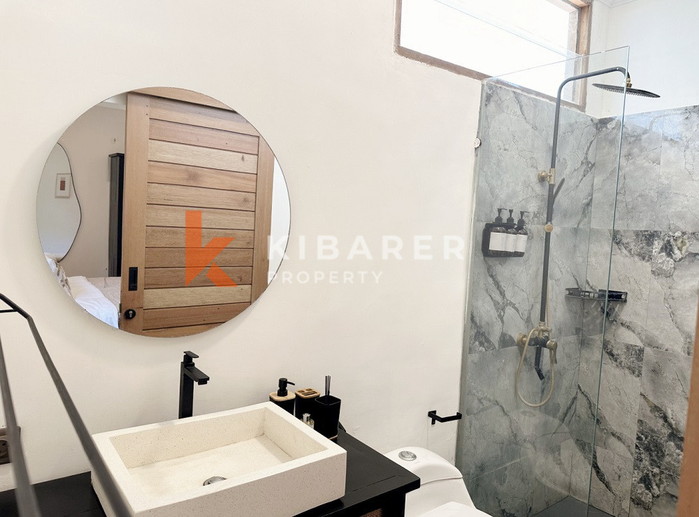 Mediterranean Style Four-Bedrooms Closed Living Villa In Berawa