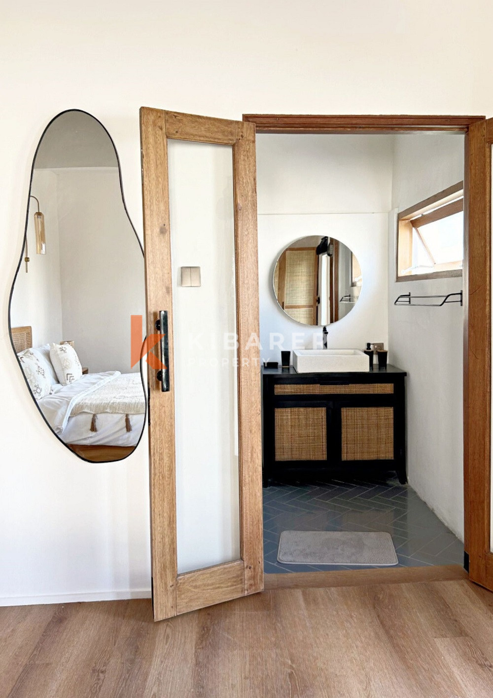 Mediterranean Style Four-Bedrooms Closed Living Villa In Berawa