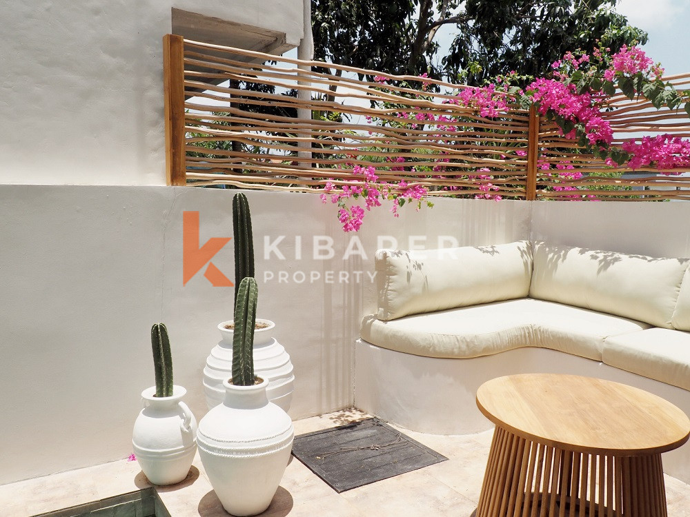 Mediterranean Style Four-Bedrooms Closed Living Villa In Berawa