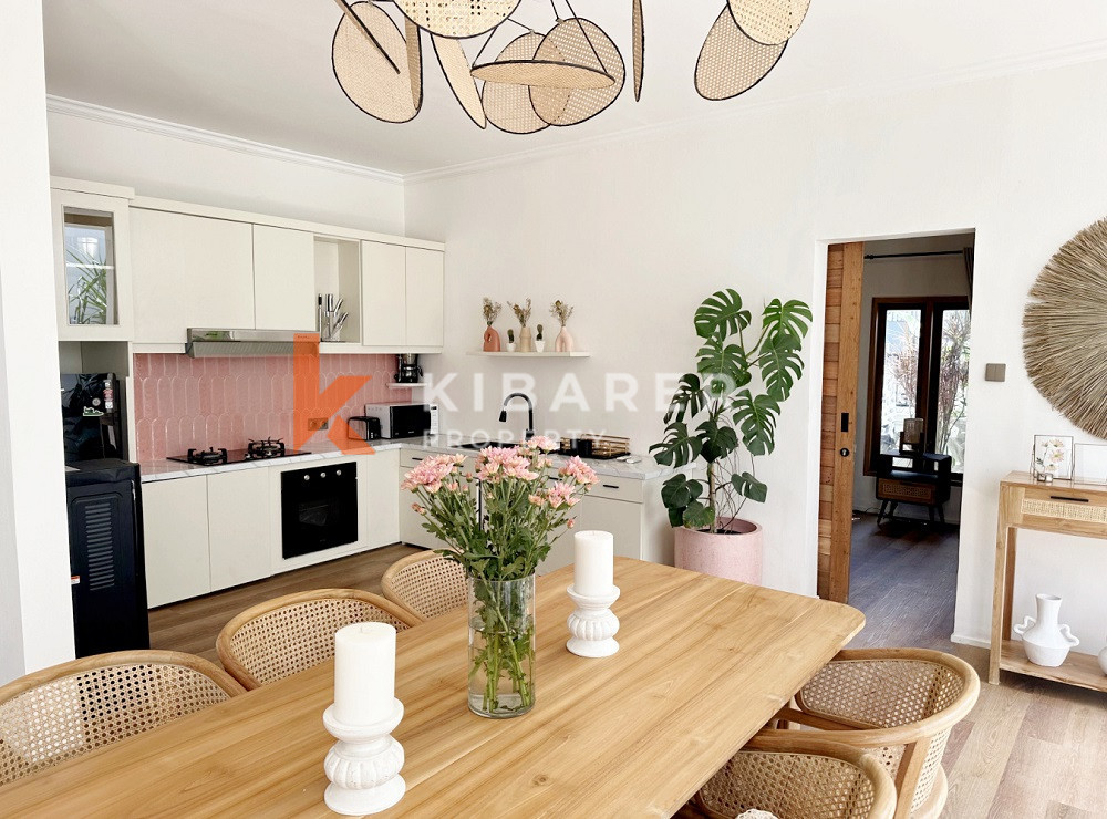 Mediterranean Style Four-Bedrooms Closed Living Villa In Berawa