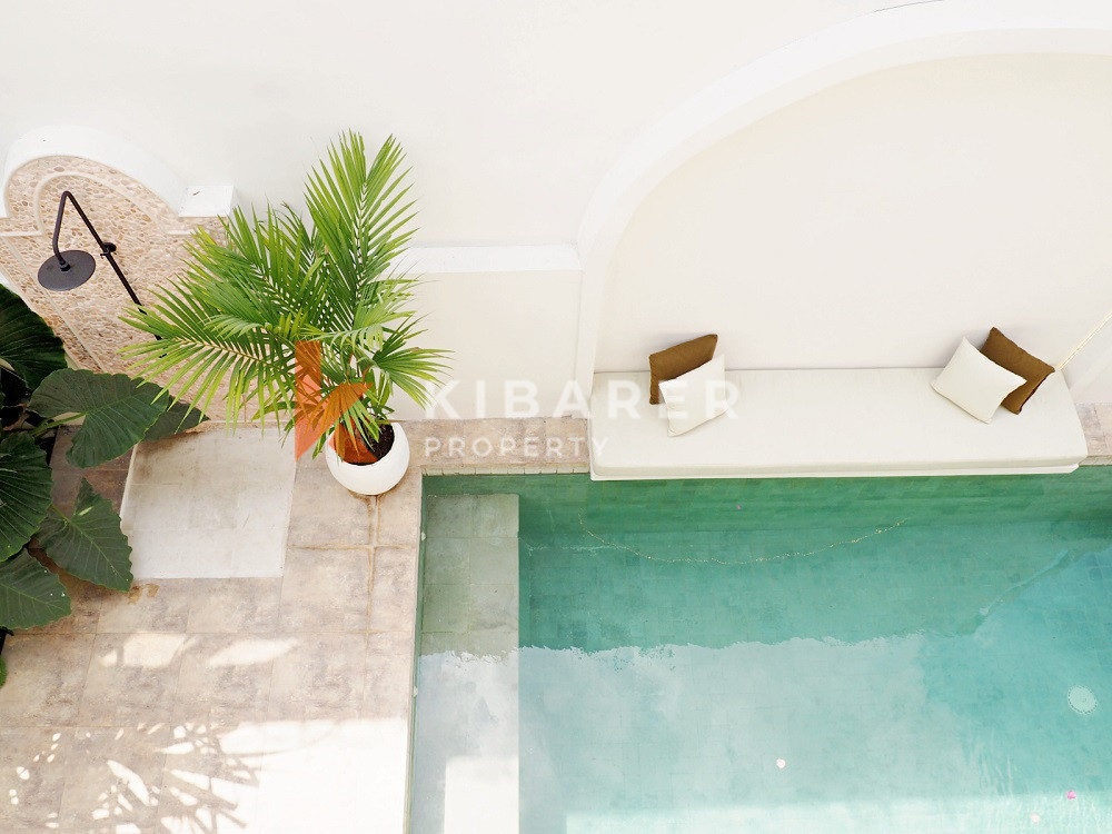 Mediterranean Style Four-Bedrooms Closed Living Villa In Berawa