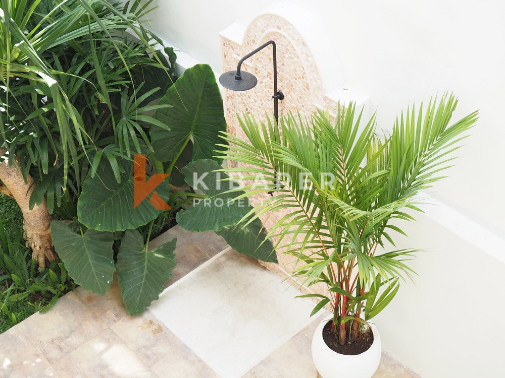 Mediterranean Style Four-Bedrooms Closed Living Villa In Berawa