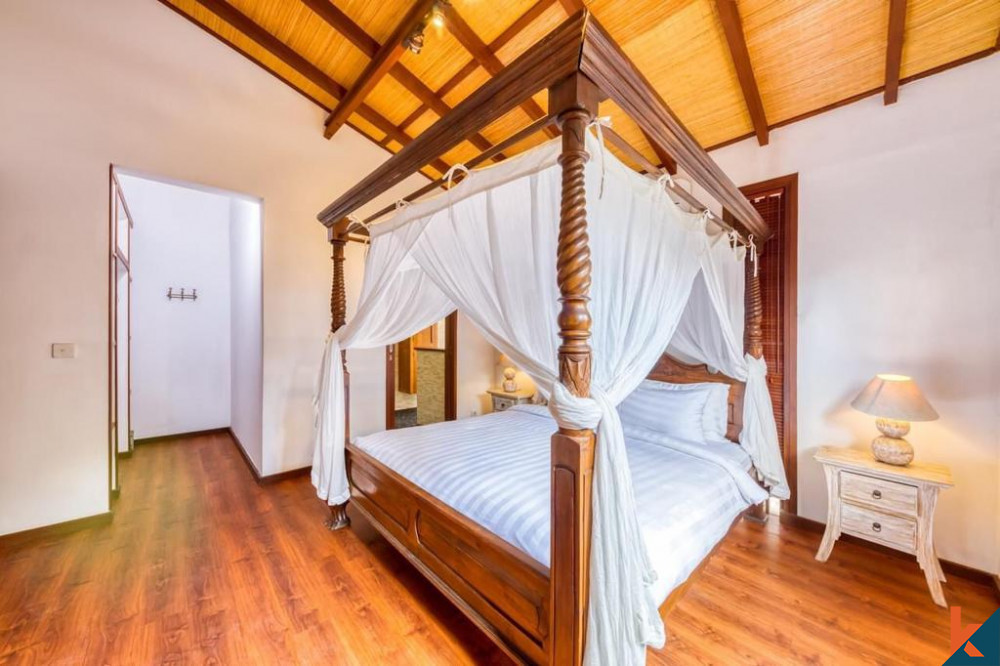 Rumah indah dengan enam kamar tidur dengan sewa jangka panjang di Padonan