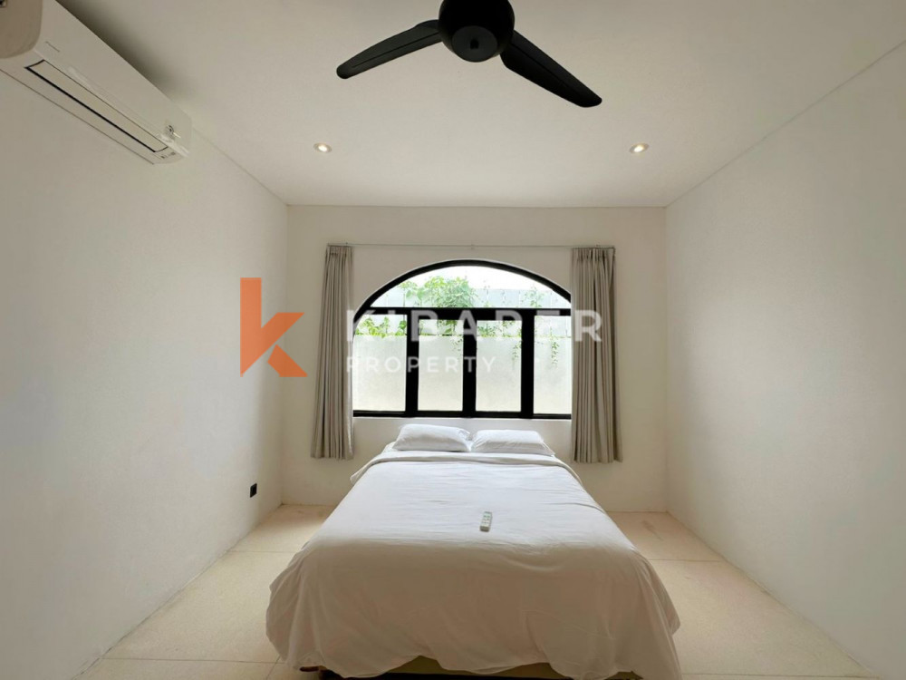 Stylish Three Bedroom Enclosed Living Villa with a Connecting Room in Padang Linjong (Available on May)