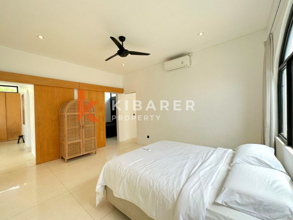 Stylish Three Bedroom Enclosed Living Villa with a Connecting Room in Padang Linjong (Available on May)