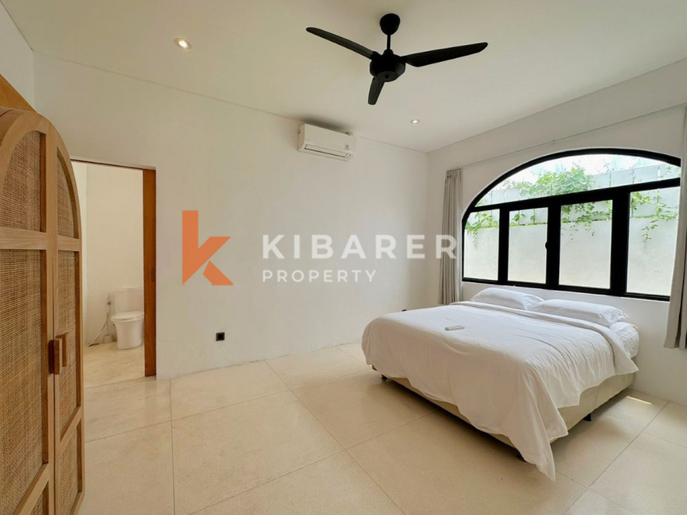 Stylish Three Bedroom Enclosed Living Villa with a Connecting Room in Padang Linjong (Available on May)