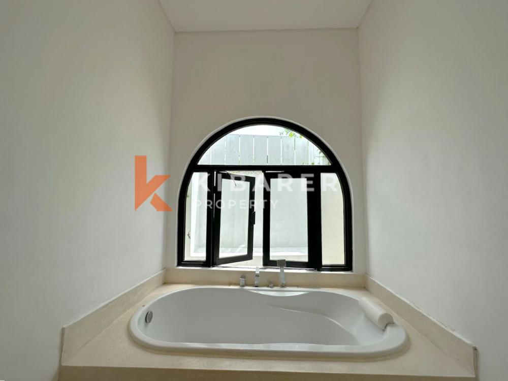 Stylish Three Bedroom Enclosed Living Villa with a Connecting Room in Padang Linjong (Available on May)