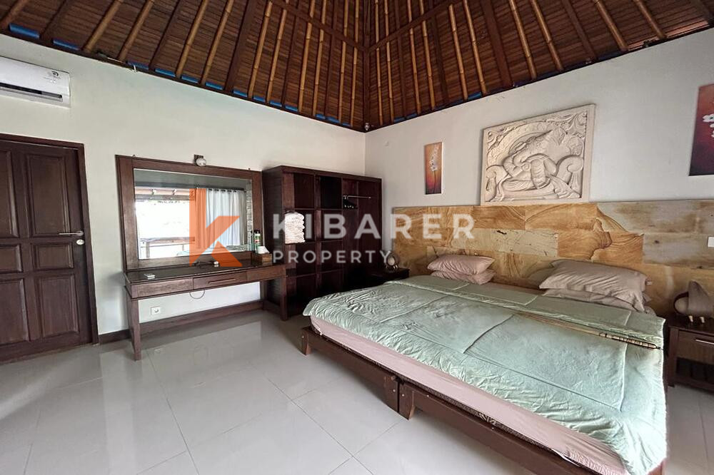 Belle villa avec salon ouvert de cinq chambres à distance de marche de la plage de Sanur