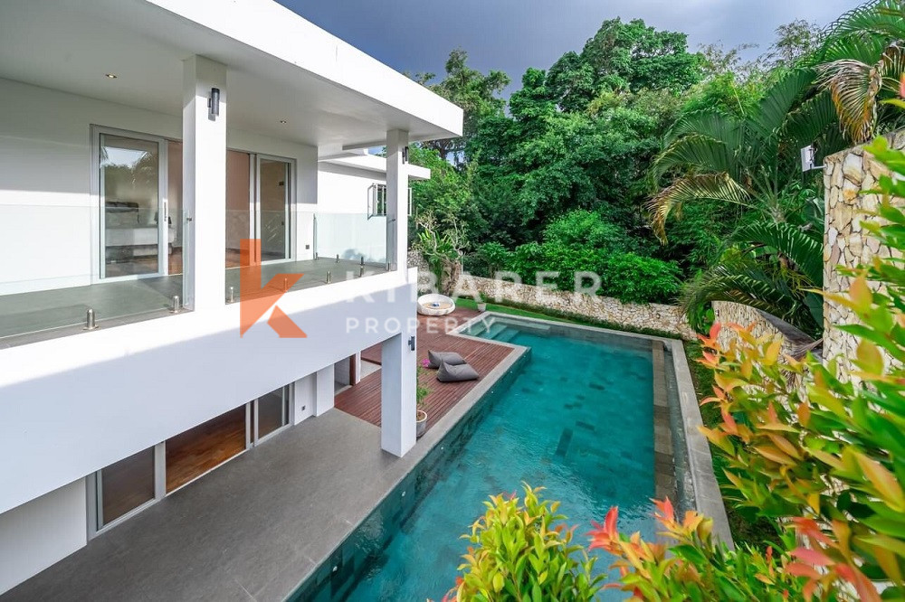 High End Luxury Four Bedrooms Closed Living Villa in Umalas