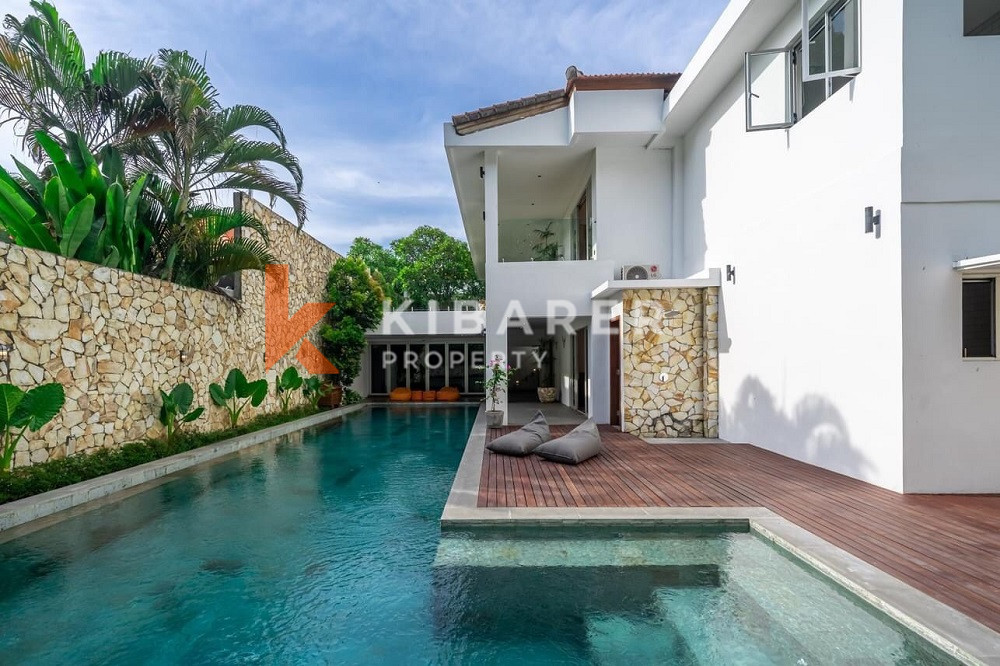 High End Luxury Four Bedrooms Closed Living Villa in Umalas