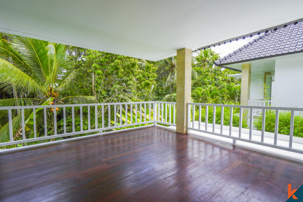 Three bedroom freshly renovated property with jungle views for lease