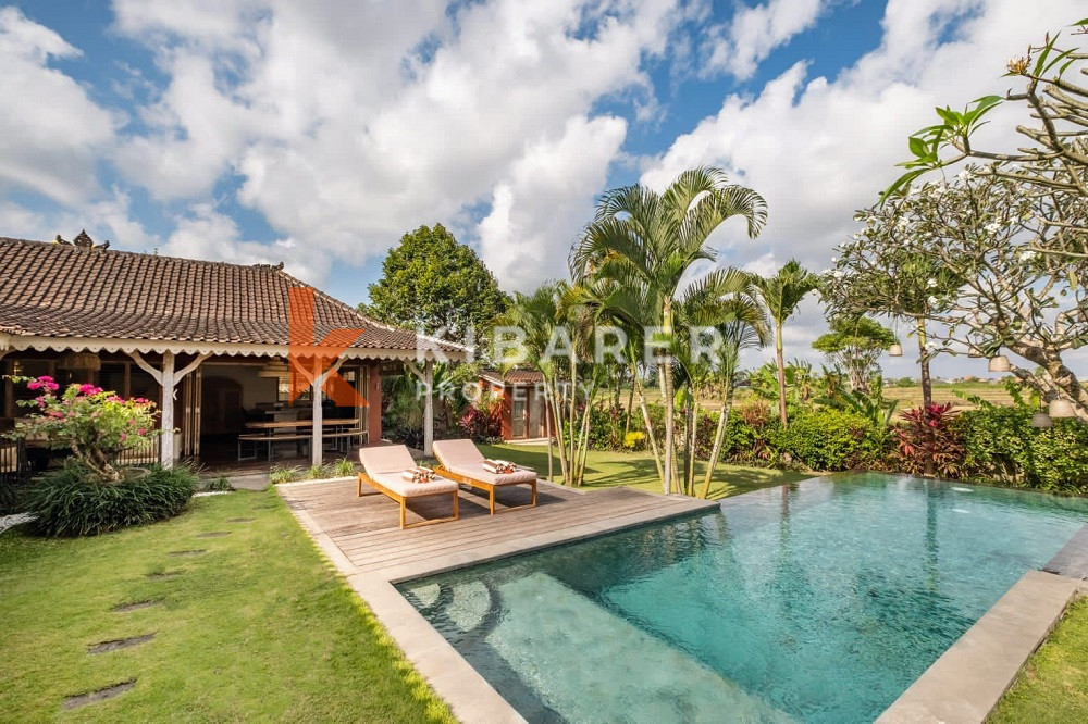 Villa fermée de quatre chambres avec vue sur les rizières à Canggu