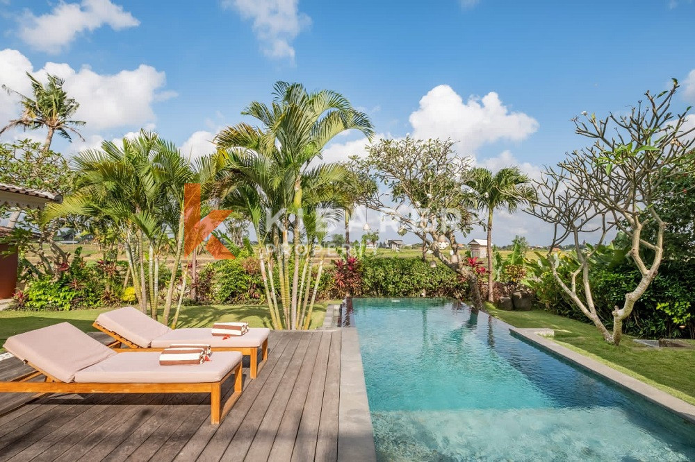 Villa fermée de quatre chambres avec vue sur les rizières à Canggu